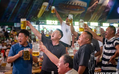 欢聚啤酒大篷，共享冰爽激情！